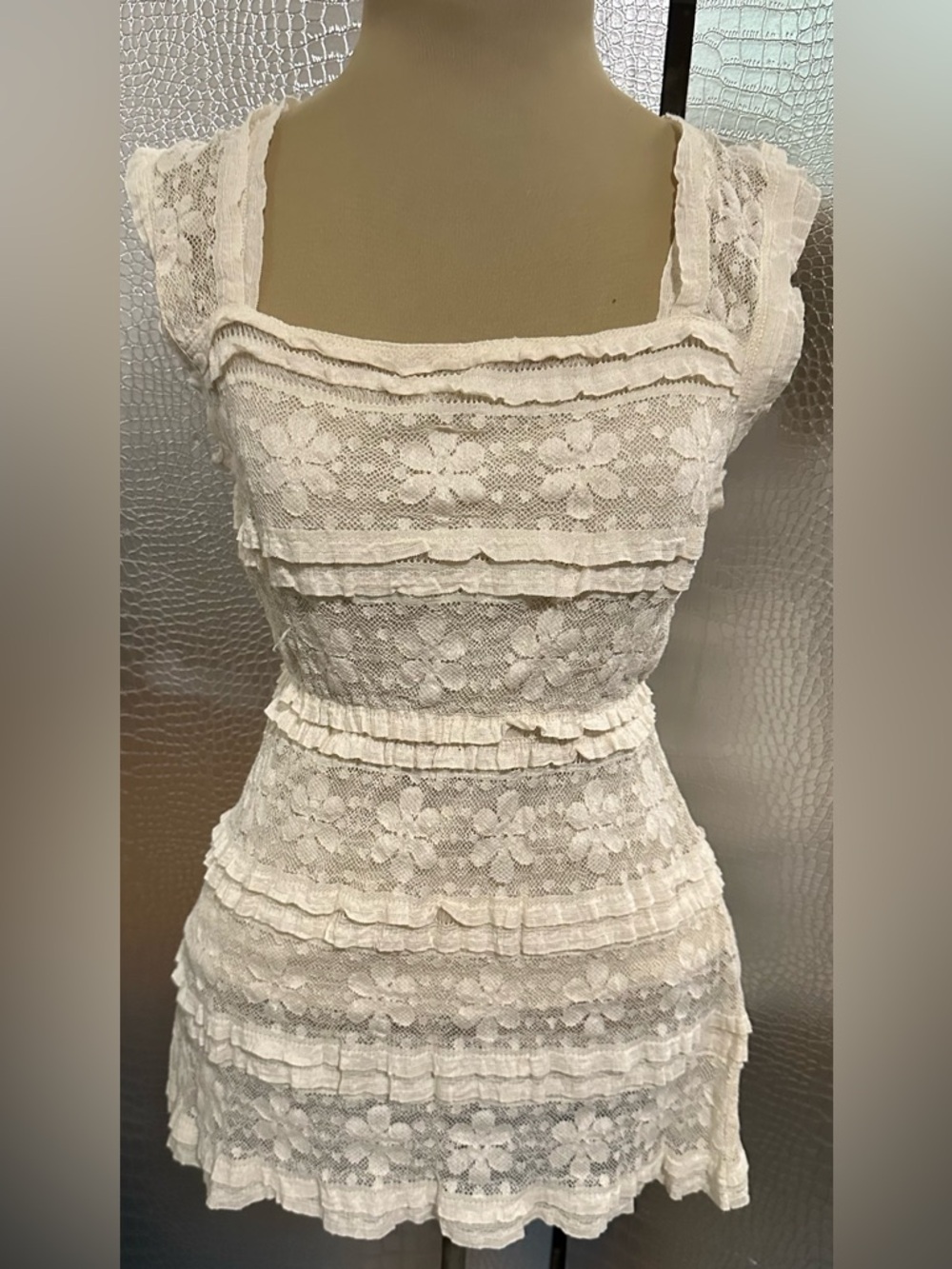 Max Studio Lace Shirred Top Shirt Tank Size Medium  Cream Ecru Lined Semi Sheer